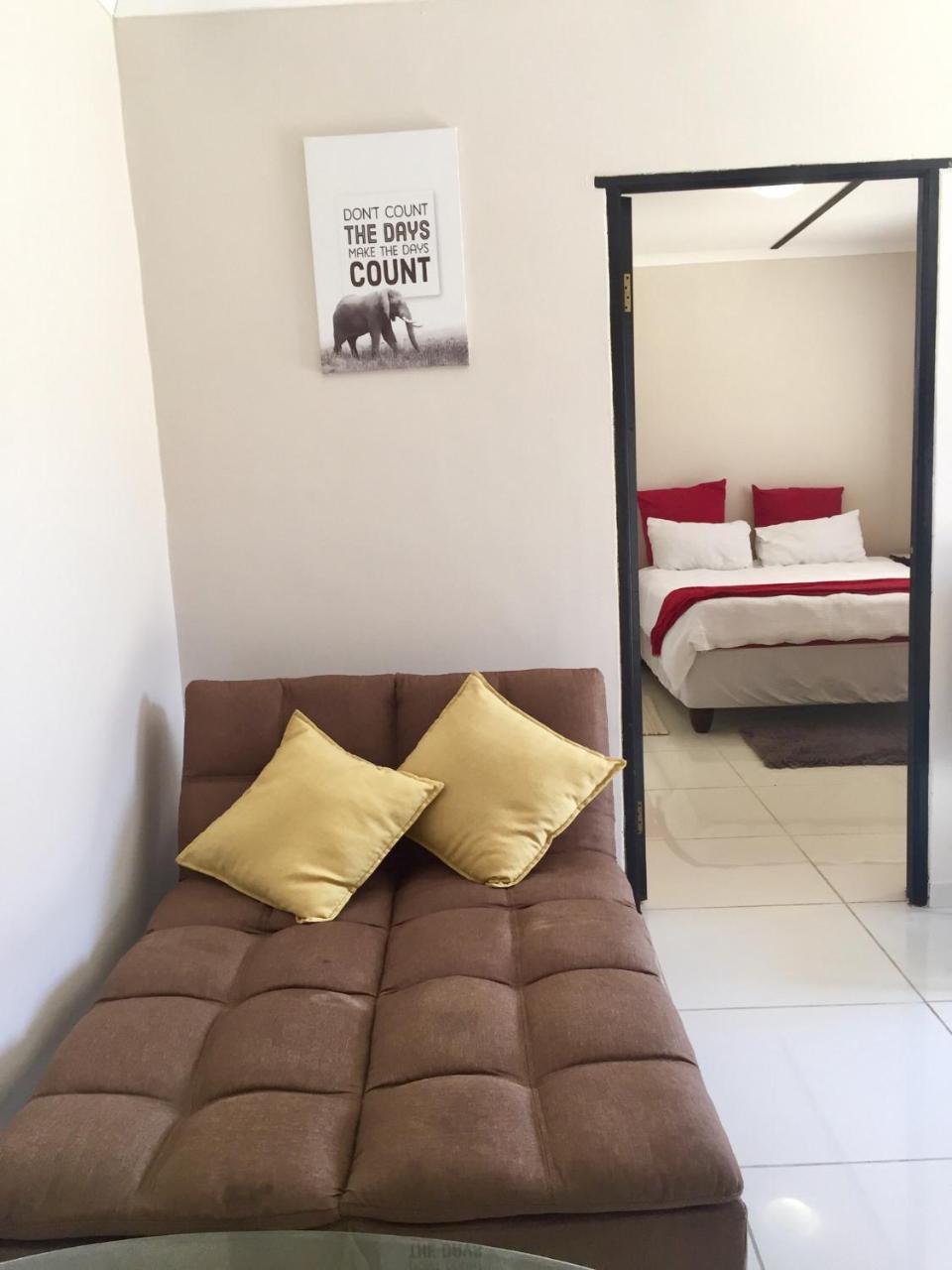 Man Cave Suite Свакопмунд Экстерьер фото
